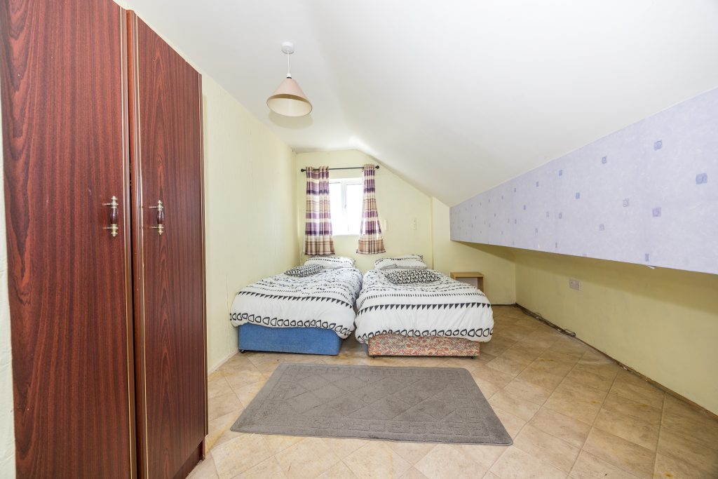 Iona, Suncroft Avenue, Strand Road, Portmarnock, Co. Dublin Iona, Suncroft Avenue, Strand Road, Portmarnock, Co. Dublin