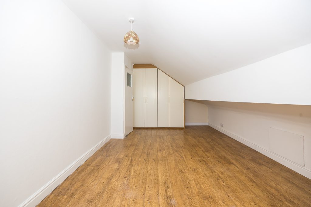 Iona, Suncroft Avenue, Strand Road, Portmarnock, Co. Dublin Iona, Suncroft Avenue, Strand Road, Portmarnock, Co. Dublin