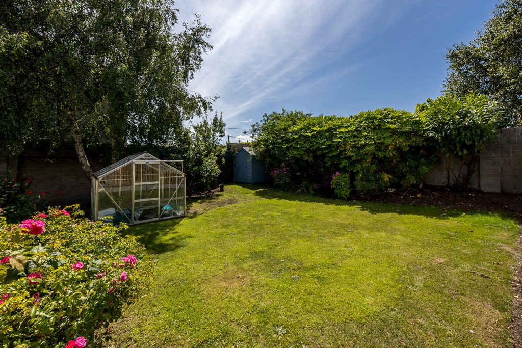 Iona, Suncroft Avenue, Strand Road, Portmarnock, Co. Dublin Iona, Suncroft Avenue, Strand Road, Portmarnock, Co. Dublin