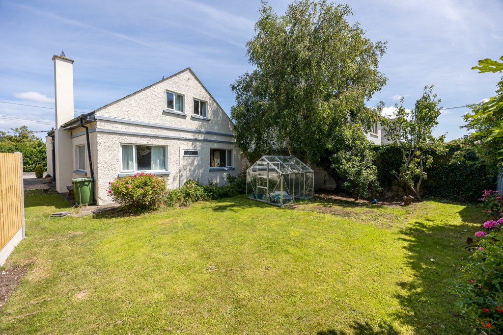 Iona, Suncroft Avenue, Strand Road, Portmarnock, Co. Dublin Iona, Suncroft Avenue, Strand Road, Portmarnock, Co. Dublin