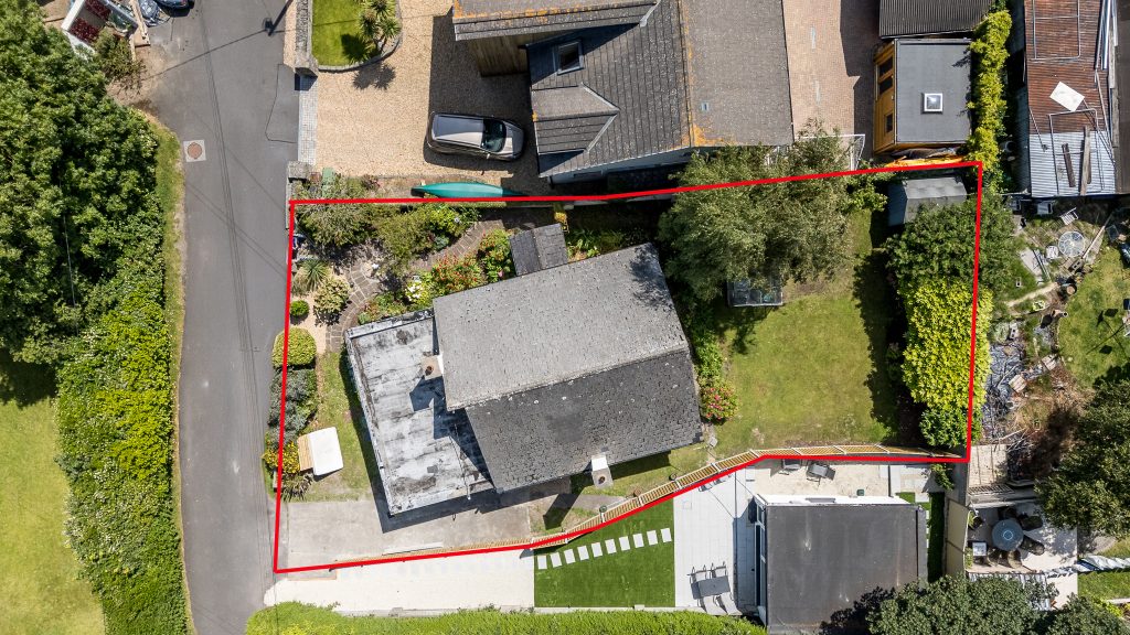 Iona, Suncroft Avenue, Strand Road, Portmarnock, Co. Dublin Iona, Suncroft Avenue, Strand Road, Portmarnock, Co. Dublin