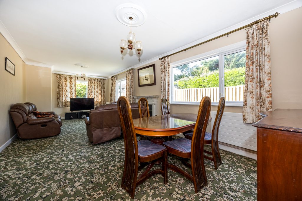 Iona, Suncroft Avenue, Strand Road, Portmarnock, Co. Dublin Iona, Suncroft Avenue, Strand Road, Portmarnock, Co. Dublin