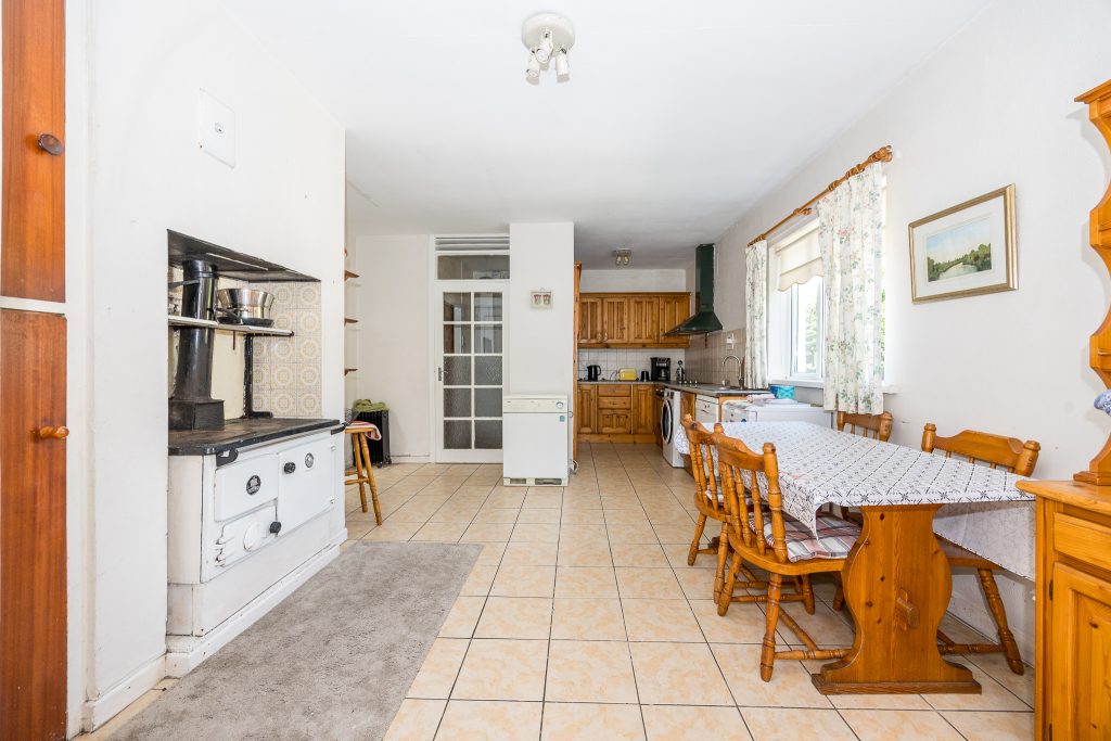 Iona, Suncroft Avenue, Strand Road, Portmarnock, Co. Dublin Iona, Suncroft Avenue, Strand Road, Portmarnock, Co. Dublin