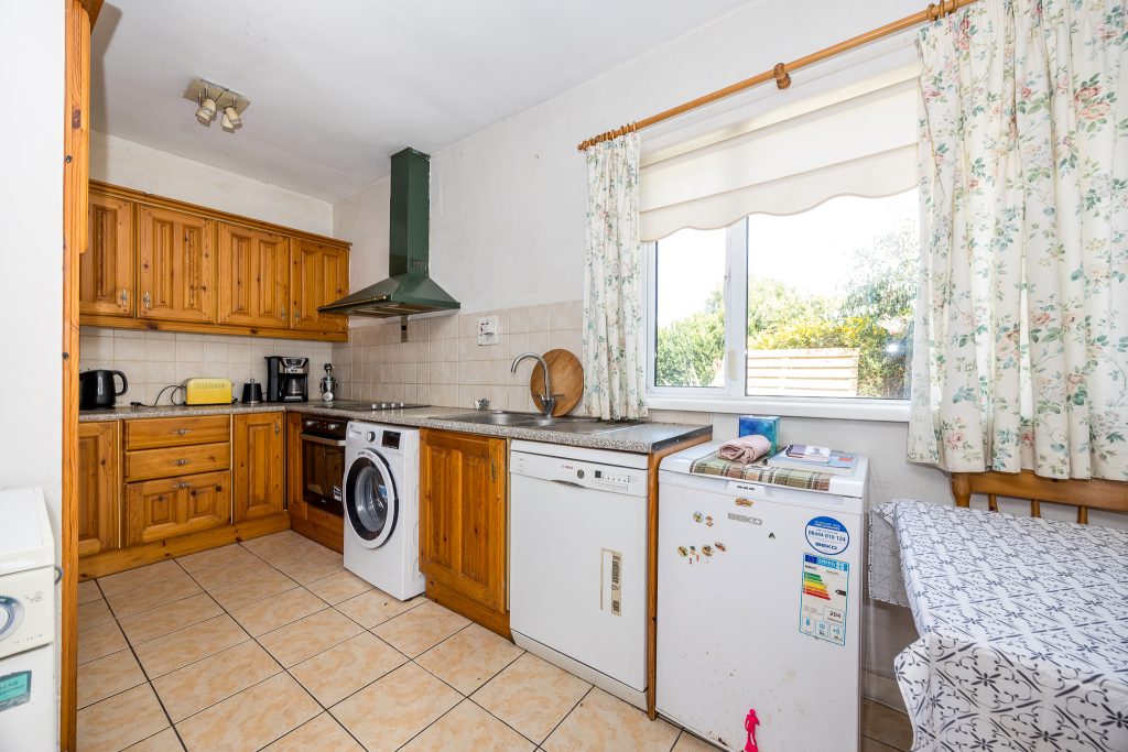 Iona, Suncroft Avenue, Strand Road, Portmarnock, Co. Dublin Iona, Suncroft Avenue, Strand Road, Portmarnock, Co. Dublin